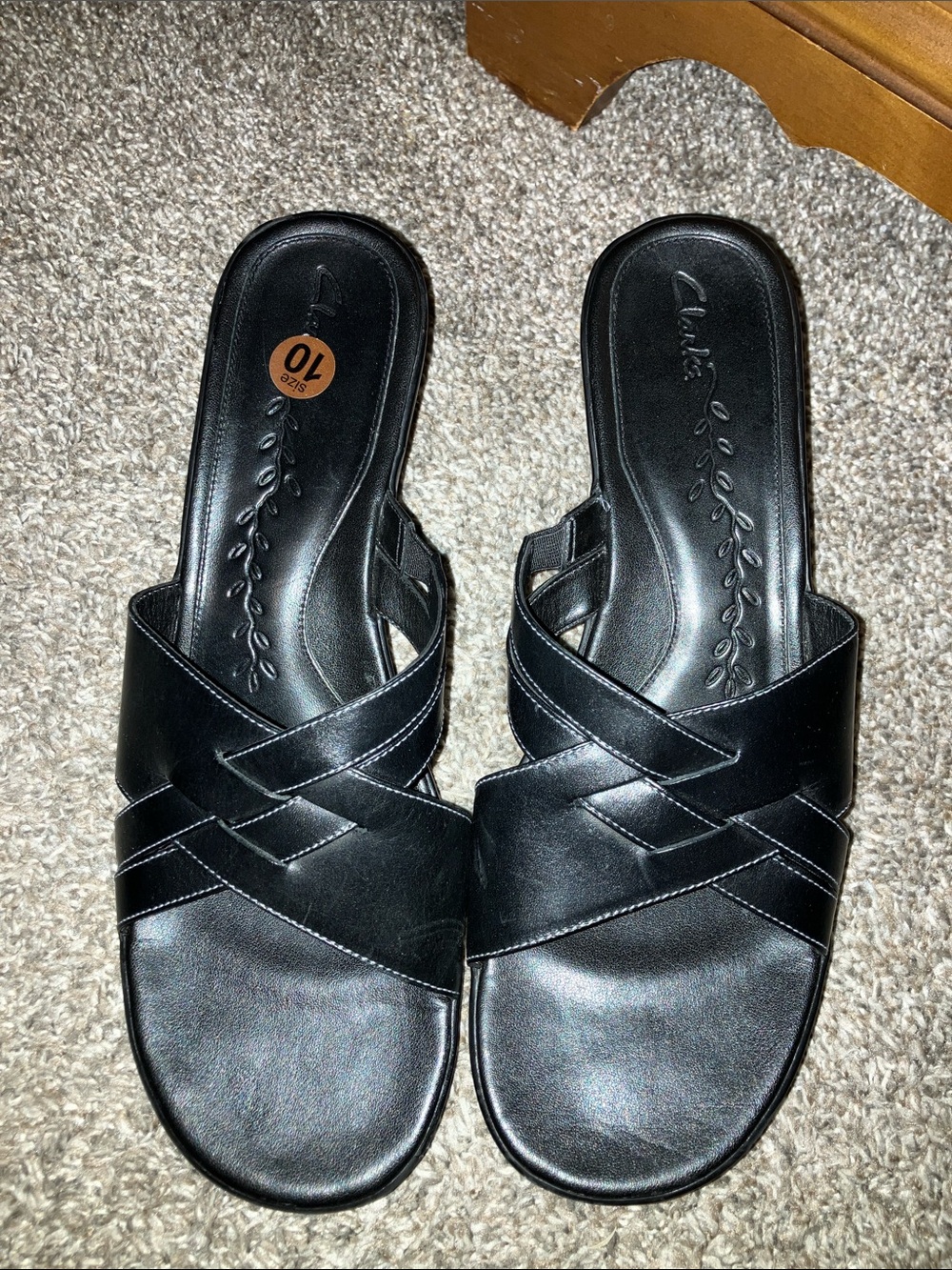Clarks Women's Black Leather Cross-Strap Mule Slides 10